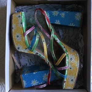 Wild Pair Muzef Floral Platform Block Sandal, Size 7.5
